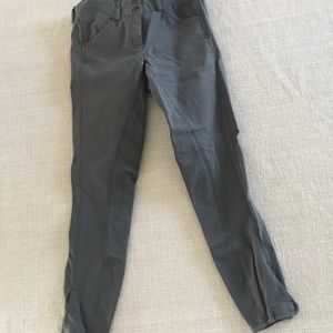 Gray full seat breaches